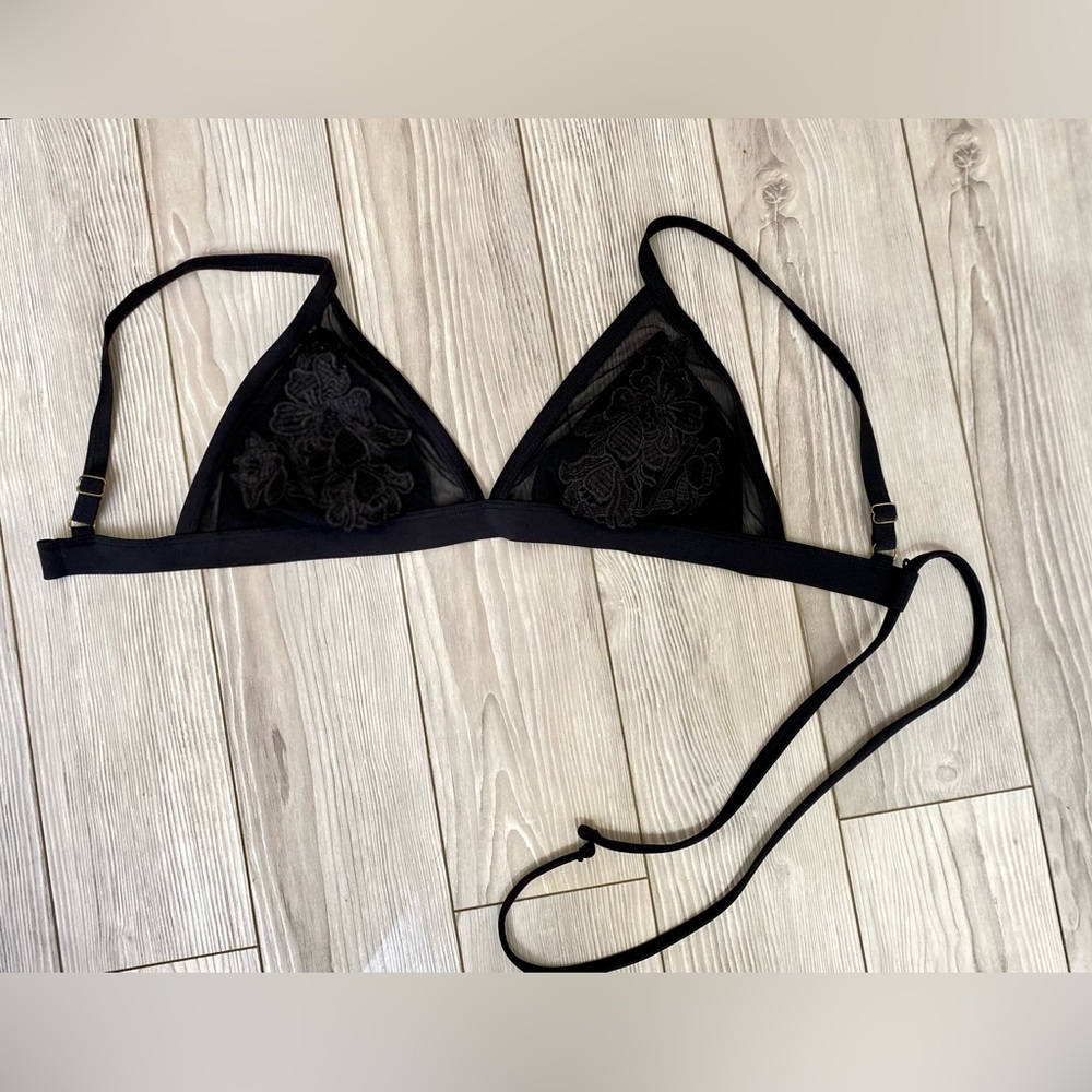 !!! SOLD !!! Women’s black sexy sheer floral embroidery cami bralette size 32B - Picture 4 of 6